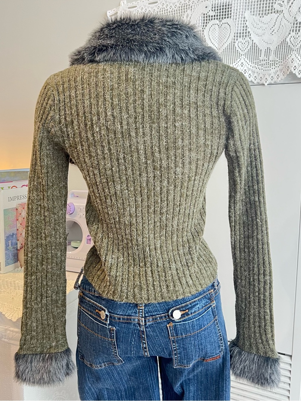 Y2K Green Ribbed Knit Cardigan with Gray Faux Fur Trim - Picture 3 of 7